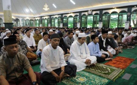 Ribuan Warga Salat Id di Masjid Agung Sleman