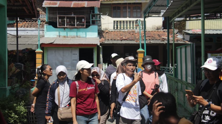 Jelajah Budaya di Kampung Keposan Kebumen, Wisatawan Dilatih Gerakan Dasar Tai Chi