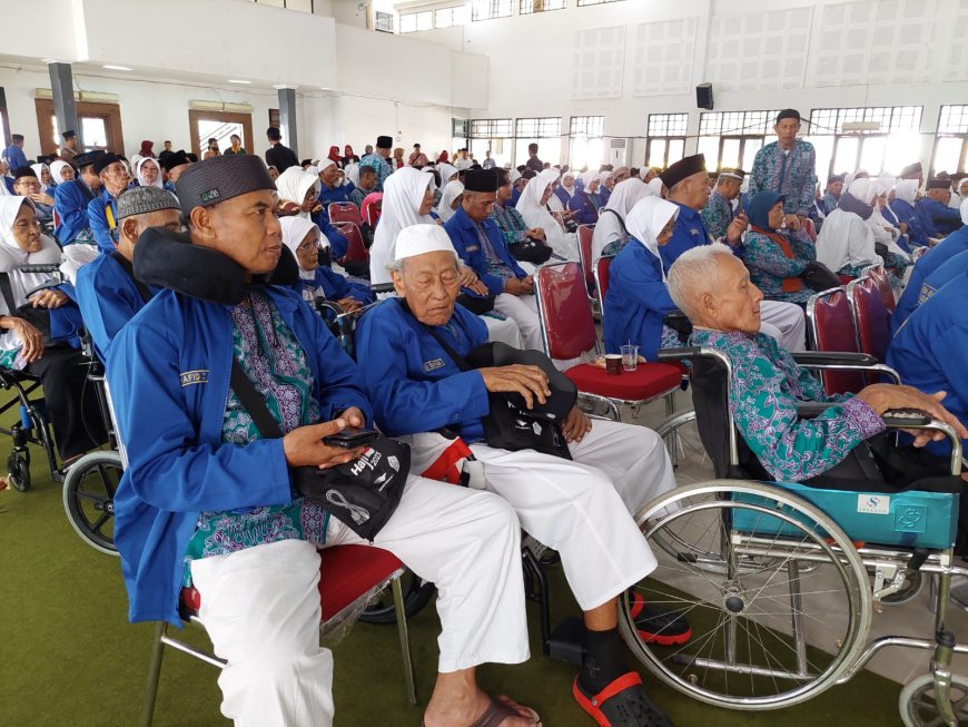 Berusia 101 Tahun, Mad Supyan Berangkat Haji