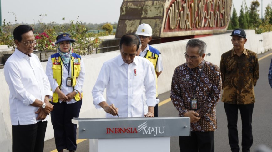 Presiden Jokowi Resmikan Jembatan Kretek 2