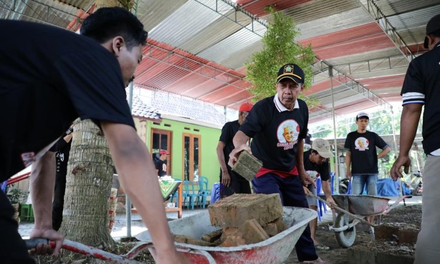 Ganjar Milenial Gandeng Karang Taruna Kalidengen Gelar Kerja Bakti Bersih Desa