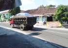 Sudah Dilarang, Truk Muatan Tanah urug Tetap Menerobos Jalur