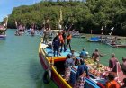 Tradisi Petik Laut Nelayan Gunungkidul, Ubarampe Diangkut Puluhan Kapal