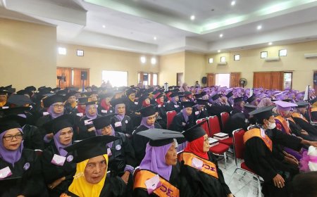 Mbah Dremi Jadi Ikon, 511 Lansia Diwisuda