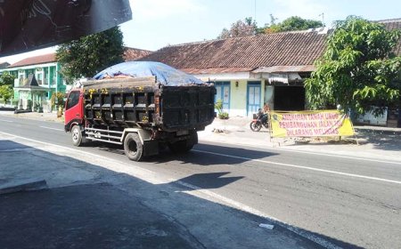 Sudah Dilarang, Truk Muatan Tanah urug Tetap Menerobos Jalur