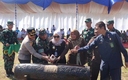 TMMD Sengkuyung ke-117 Dimulai, Warga dan TNI Membangun Infrastruktur Desa Wonosigro Kebumen