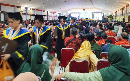 Wisuda Ribuan Mahasiswa Stipram Setiap Tahun Selalu Menampilkan Parade Budaya