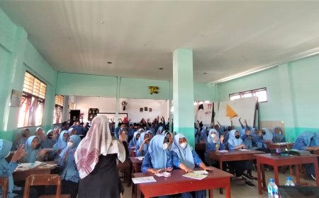 Dosen UMBY Bekali Siswa Cegah Perundungan