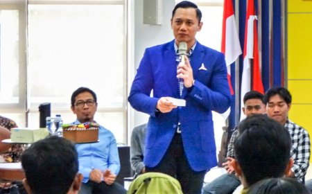 Jadi Pembicara di UGM, AHY Sebut Demokrasi Indonesia Mengalami Kemunduran