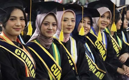 Gelar Wisuda, 52 Persen Lulusan UPNVY Raih Predikat Cumlaude