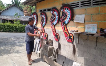 Melihat Perajin Kuda Lumping Kebumen, Pesanan Datang dari Batam