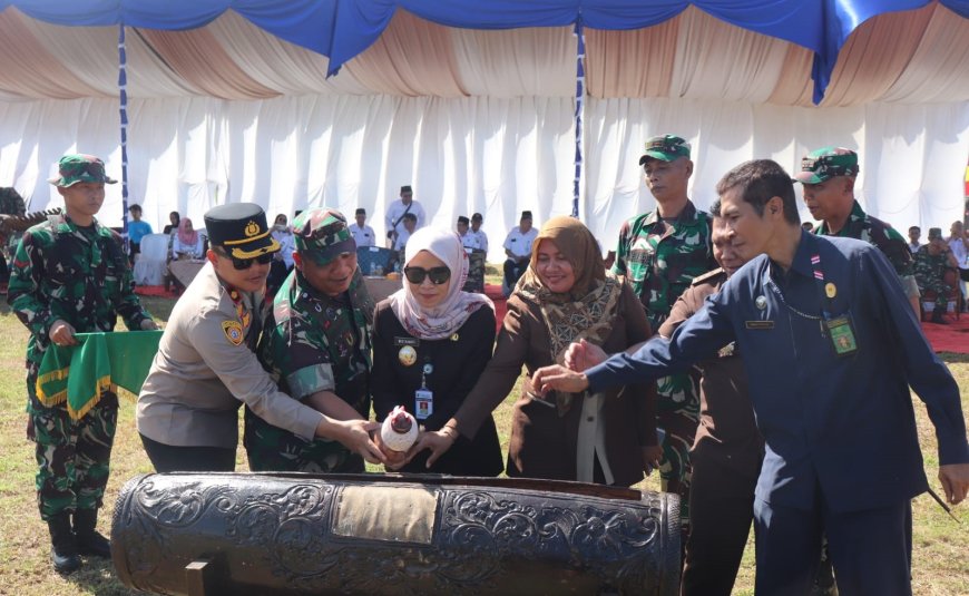 TMMD Sengkuyung ke-117 Dimulai, Warga dan TNI Membangun Infrastruktur Desa Wonosigro Kebumen