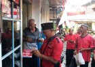 Gerak Door to Door Menangkan Ganjar Pranowo, Banteng Jogja Membagikan Bunga Mawar Merah