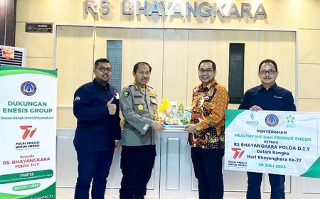 Pengunjung RS Bhayangkara DIY Mendapat Healthy Kit