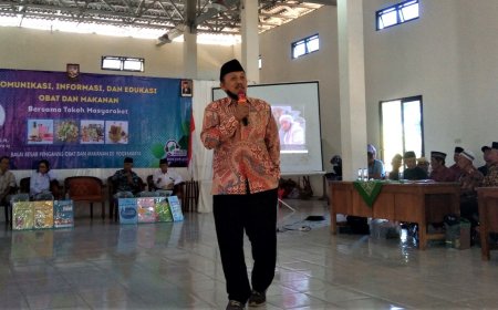Beli Obat Jangan Sembarangan, Badan POM dan Anggota DPR RI Sukamto Sosialisasi di Gunungkidul