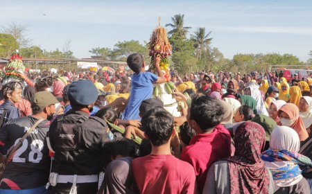 Merti Desa Kalurahan Caturharjo Disertai Arak-arakan Gunungan