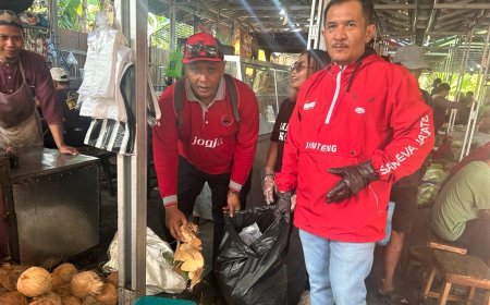 40 Bacaleg PDI Perjuangan Kota Yogyakarta Turun Membersihkan Sampah di 25 Pasar Tradisional