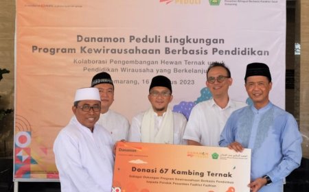 Dukung Program Kewirausahaan Berbasis Pendidikan, Danamon Donasi 67 Kambing Ternak di Ponpes Fadhlul Fadhlan