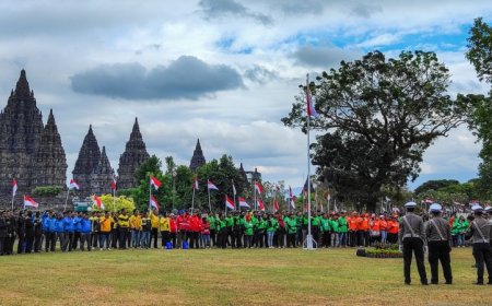 Peringati HUT RI ke 78, Ditlantas Polda DIY Gelar Upacara Bersama Ojol 