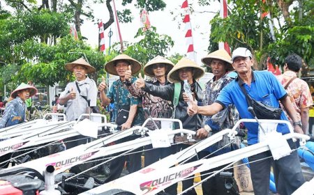 Petani Kebumen Menerima Hibah Alsintan dan Ternak di Hari Kemerdekaan
