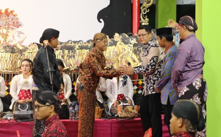 Pergelaran Wayang Kulit Memberi Banyak Pelajaran bagi Masyarakat