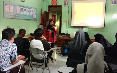 Siswa PKBM Mandiri Mengikuti Pelatihan Jurnalistik 