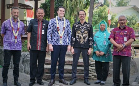 Wamenlu Australia Mengunjungi SMAN 11 Semarang