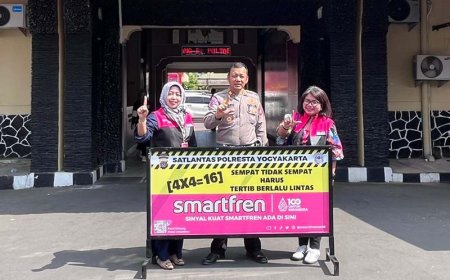 Peduli Keselamatan Berkendara, Smartfren Gandeng Polresta Sebarkan Pembatas Jalan di Jogja