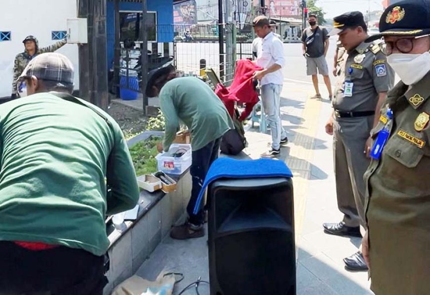 Ganggu Pengendara Lalu Lintas, Satpol PP Sleman Tertibkan Para Pengamen Jalanan