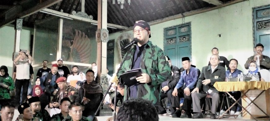 GPK Deklarasi Dukungan, Anies Baswedan Menerima Tombak Cakra Kotagede