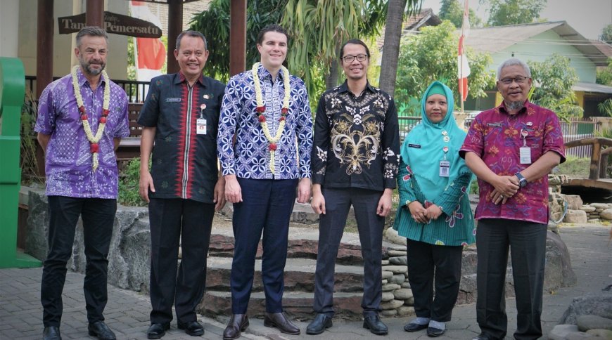 Wamenlu Australia Mengunjungi SMAN 11 Semarang