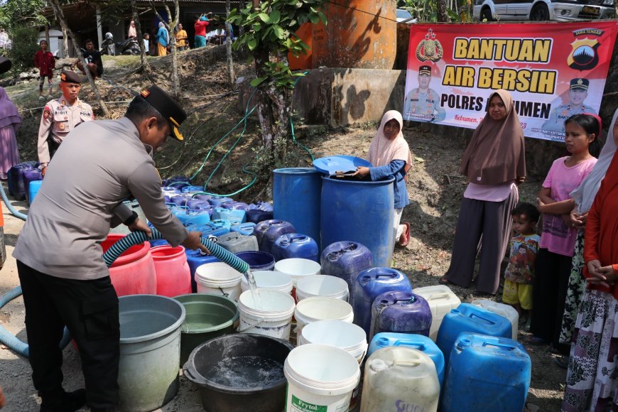 Warga Kesulitan Air Bersih Bertambah, Polres Kebumen Kirim Bantuan