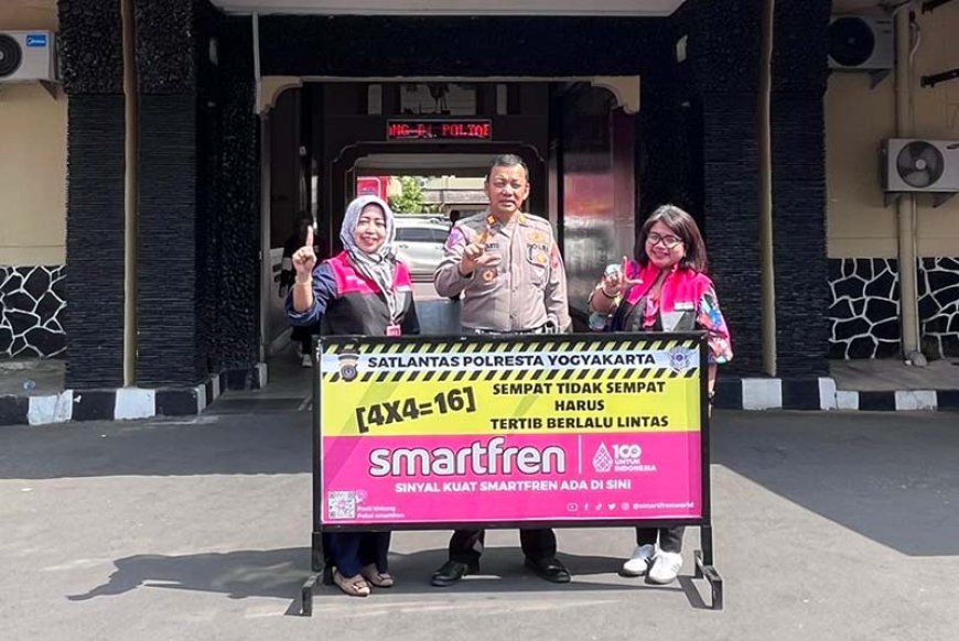 Peduli Keselamatan Berkendara, Smartfren Gandeng Polresta Sebarkan Pembatas Jalan di Jogja