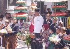 Di Klaten, Ganjar Pranowo Melempar Apem dari Atas Menara