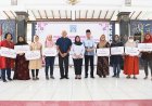Bupati Serahkan Bantuan Usaha Bagi Perempuan Rawan Sosial Ekonomi