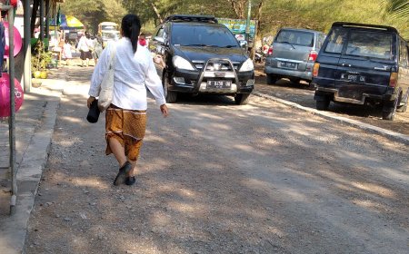 Jalan Kawasan Pantai Dewaruci Jatimalang Dibongkar, Pedagang Mengaku Rugi
