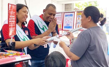 Peringati Harpelnas, Kepala Cabang Alfamidi Ikut Melayani Pelanggan