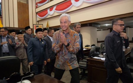Purnatugas sebagai Gubernur Jateng, DPRD Jateng Beri Apresiasi kepada Ganjar Pranowo