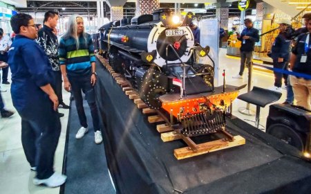 Miniatur Lokomotif Uap Terbesar di Indonesia Dipajang di Stasiun Tugu Yogyakarta