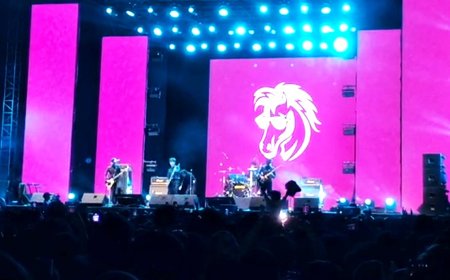 Konser The Changcuters Menggetarkan Stadion Maguwoharjo
