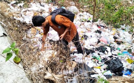 Kisah Soleh, Siswa SMK Gunungkidul yang Memulung Sampah Demi Biaya Sekolah