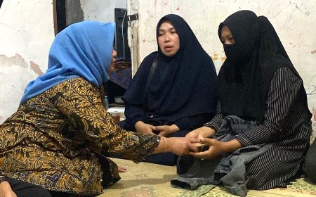 Bupati Sleman Kunjungi Keluarga Korban Kecelakaan Motor dan Mobil Damkar