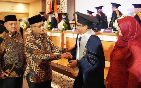 Haedar Nashir Kagumi Ketekunan Rektor UAD untuk Menjadi Guru Besar