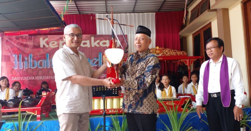 Gereja Kristen Jawa Canden Terima Hibah Gamelan