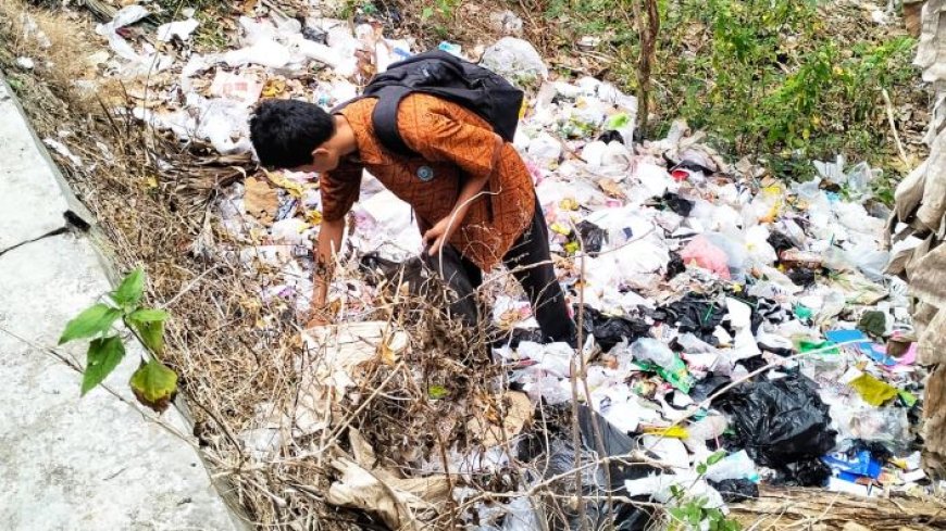Kisah Soleh, Siswa SMK Gunungkidul yang Memulung Sampah Demi Biaya Sekolah