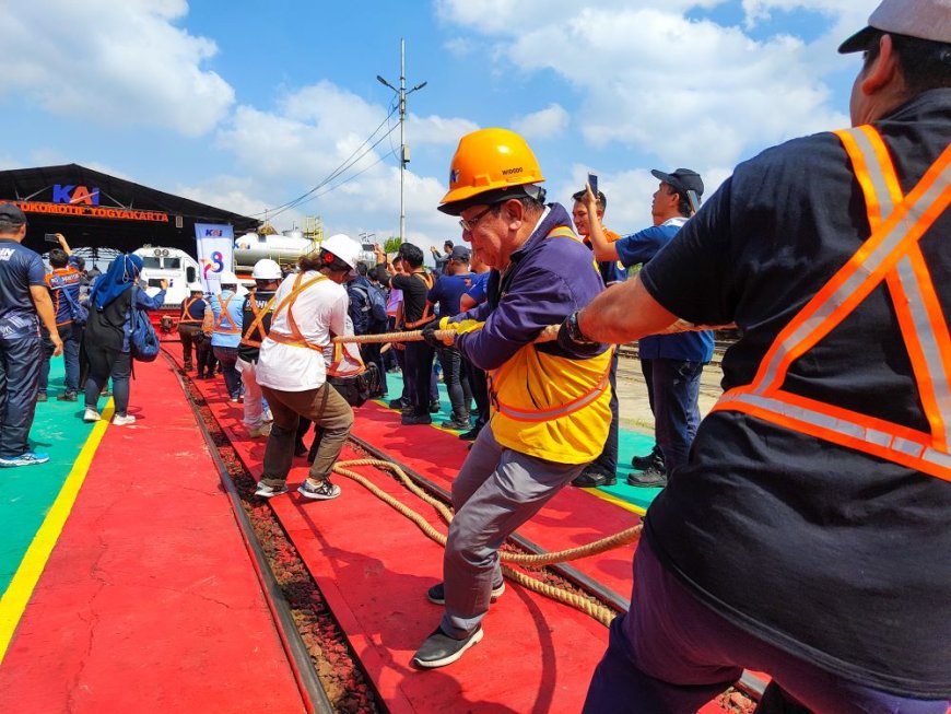 Daop 6 Yogyakarta Mempertahankan Tradisi Lomba Tarik Loko