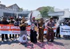 Warga Gelar Aksi Tapa Bisu Tolak Politik Dinasti