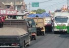 Melanggar Jalur, Truk Muatan Tanah Urug Proyek Jalan Tol Sebabkan Lumpuhnya Lalu lintas di Jatinom