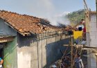 Api Tungku Menyulut Tumpukan Kayu, Dapur Bakar