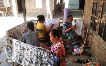Perajin Batik Tulis Kebumen Lupa Kapan Hari Batik Nasional